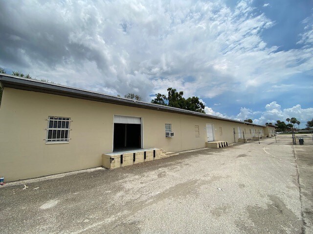 23160 Harbor View Rd, Port Charlotte, FL à louer - Photo du bâtiment - Image 2 de 13