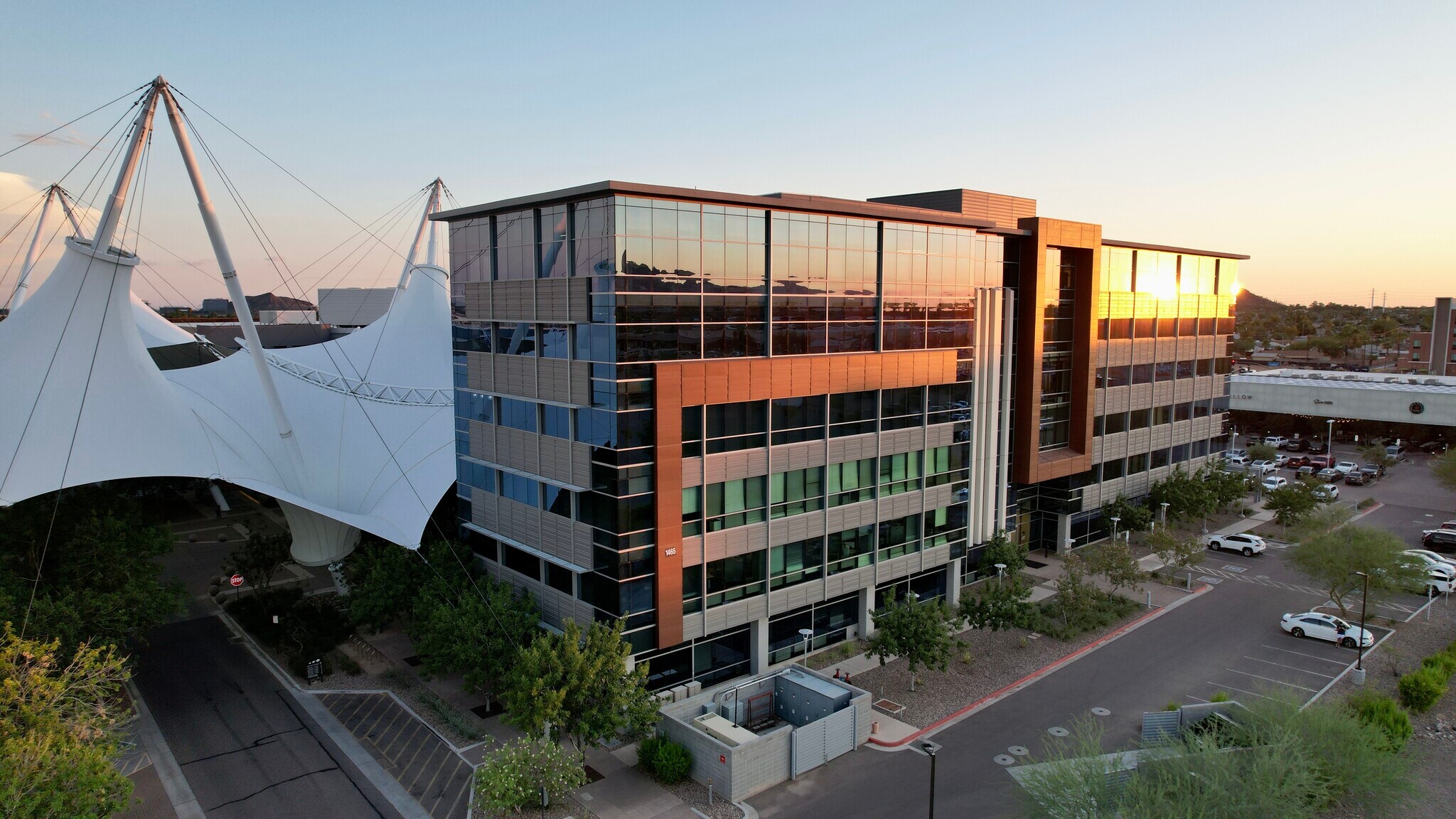 1465 N Scottsdale Rd, Scottsdale, AZ à louer Photo du bâtiment- Image 1 de 6