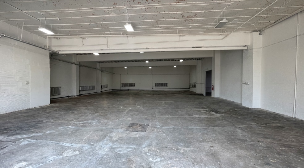 9-11 43rd Ave, Long Island City, NY for lease - Interior Photo - Image 2 of 5