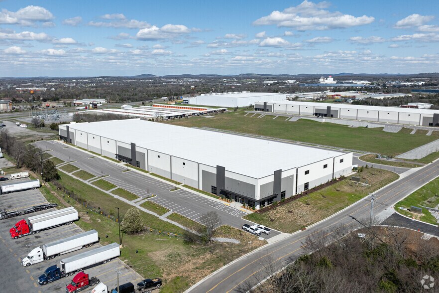 200 Alligood Way, Lebanon, TN à louer - Photo du bâtiment - Image 2 de 8