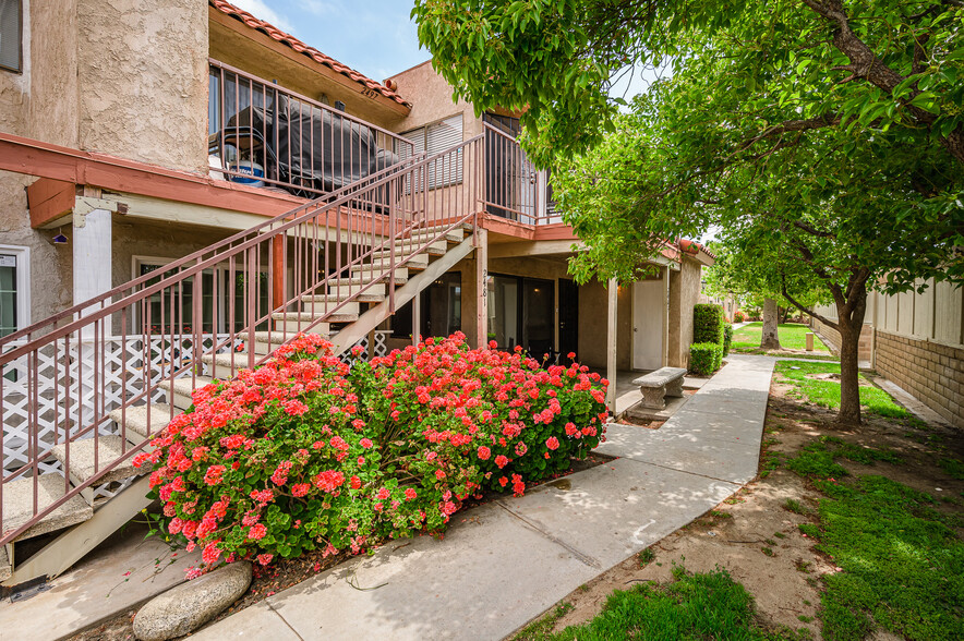 2499 W Acacia Ave, Hemet, CA for sale - Primary Photo - Image 1 of 36