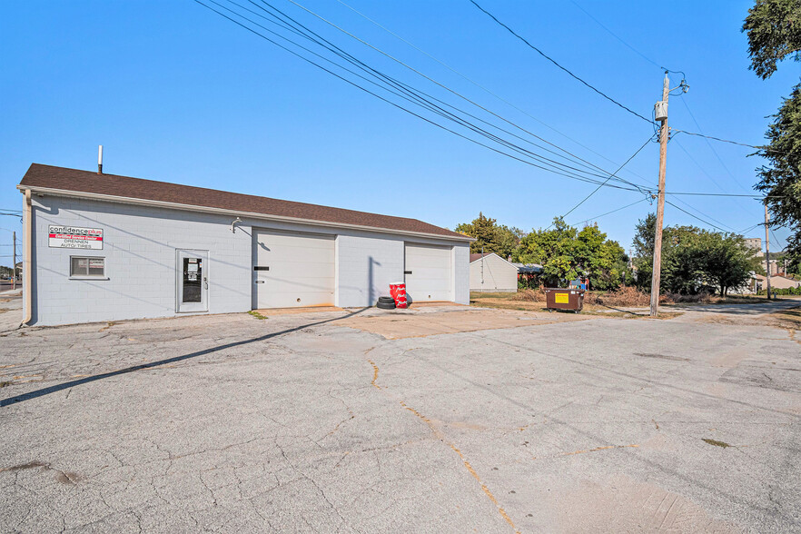 1023 N 16th St, Council Bluffs, IA for sale - Primary Photo - Image 1 of 36