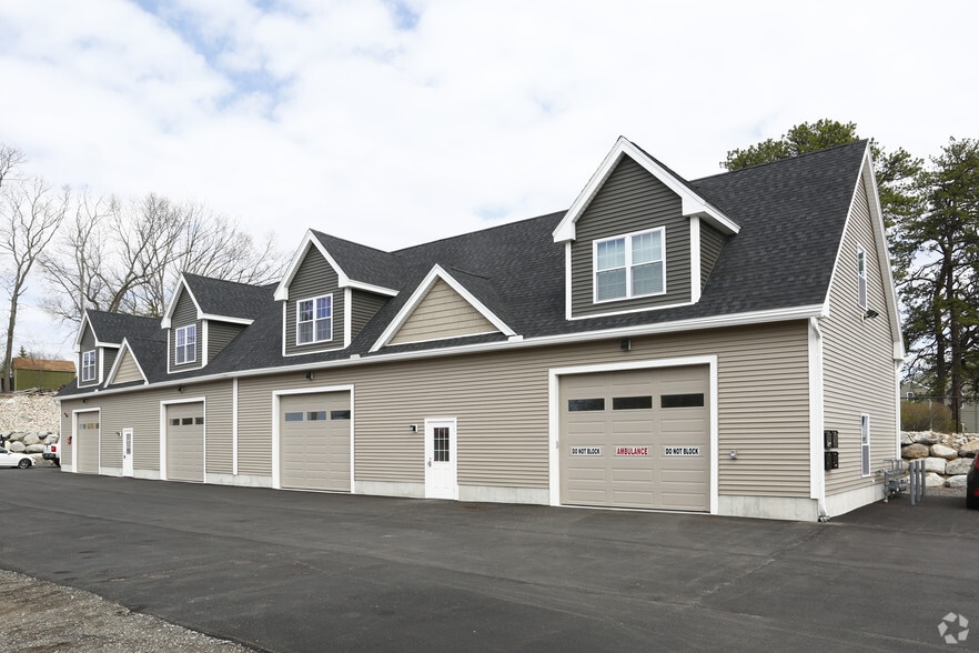 1393 Lakeview Ave, Dracut, MA à louer - Photo principale - Image 1 de 2