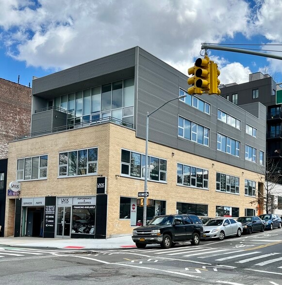 37-43 Crescent St, Long Island City, NY for lease - Building Photo - Image 1 of 10