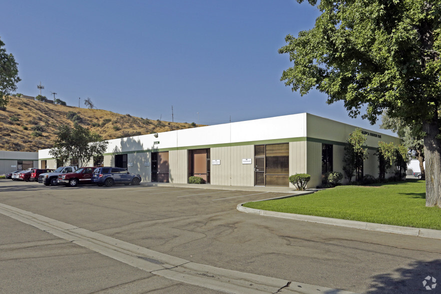 25530 Avenue Stanford, Valencia, CA for lease - Primary Photo - Image 1 of 6