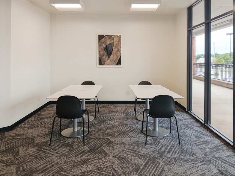 3209 S Broadway, Edmond, OK for lease - Interior Photo - Image 3 of 12