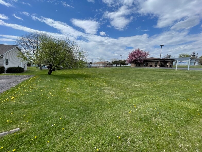 1819 Wilson St, Menomonie, WI for sale - Building Photo - Image 2 of 4