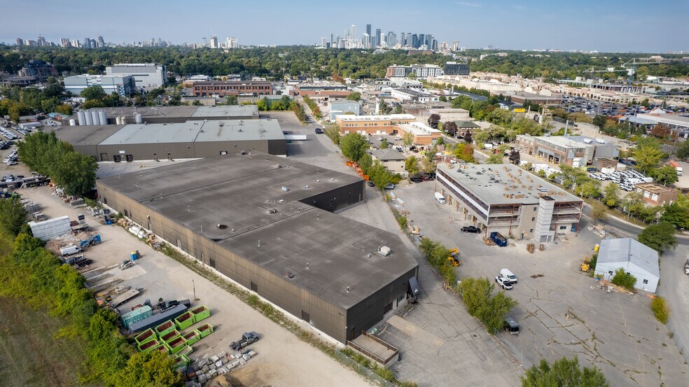 55 Esandar Dr, Toronto, ON à vendre - Photo du bâtiment - Image 2 de 10