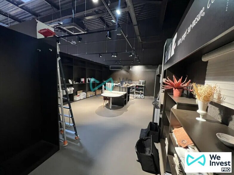 Retail in Cormontreuil for lease - Interior Photo - Image 3 of 7