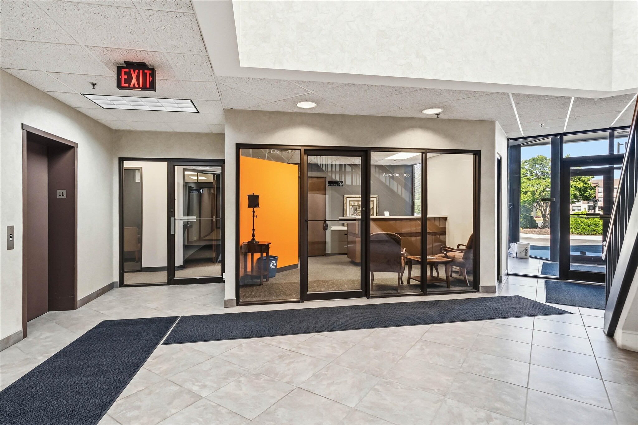 601-611 N Barker Rd, Brookfield, WI for lease Interior Photo- Image 1 of 11