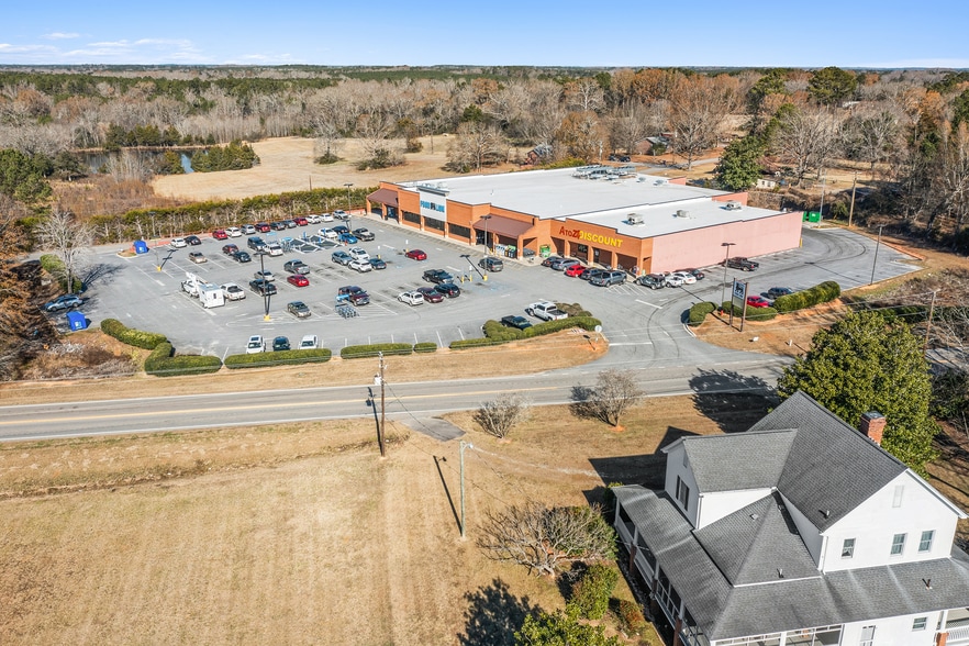 605 Travis Ave, Saluda, SC for sale - Building Photo - Image 3 of 4