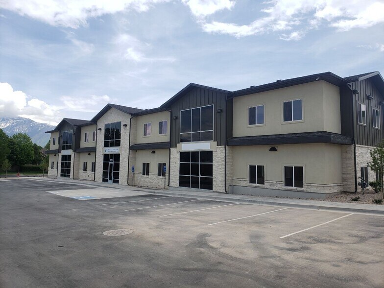 10929 S Redwood Rd, South Jordan, UT à vendre - Photo du bâtiment - Image 1 de 10