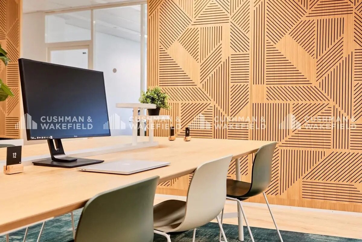 42 Bis Rue Guynemer, Issy-les-Moulineaux for lease Interior Photo- Image 1 of 10