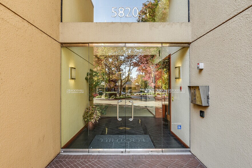 5820 Stoneridge Mall Rd, Pleasanton, CA à louer - Photo du bâtiment - Image 3 de 4