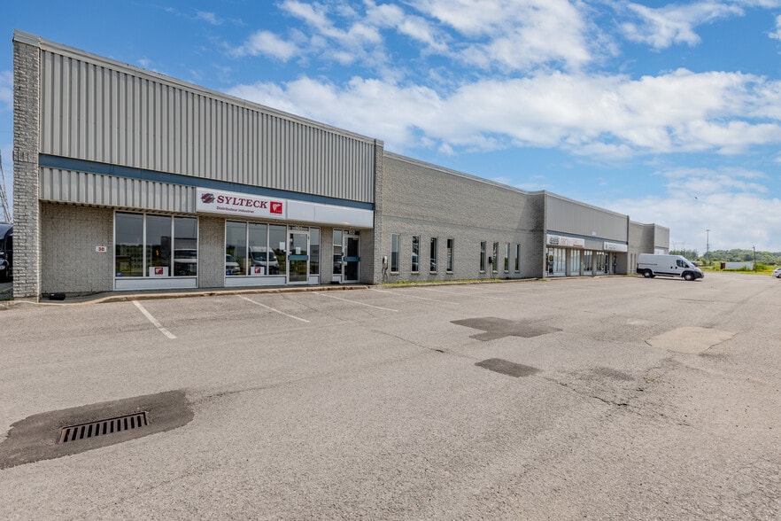 3260 Av Watt, Québec, QC for lease - Building Photo - Image 2 of 3