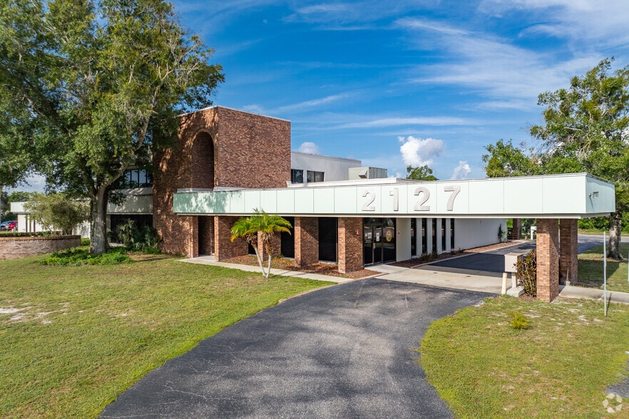 2119 Grand Blvd, Holiday, FL à vendre - Photo du bâtiment - Image 1 de 23