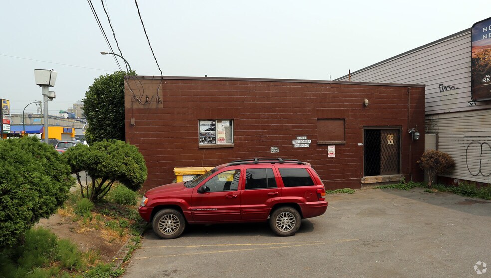 1310 E Hastings St, Vancouver, BC à louer - Photo du bâtiment - Image 3 de 6