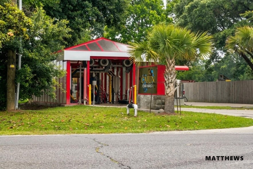 Lafayette Car Wash Portfolio portfolio of 4 properties for sale on LoopNet.ca - Building Photo - Image 2 of 5