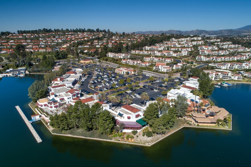 27732-27772 Vista Del Lago, Mission Viejo, CA à louer - Photo du bâtiment - Image 1 de 8