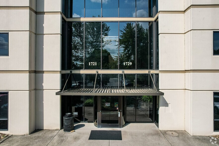 1721-1729 Midpark Rd, Knoxville, TN à louer - Photo du bâtiment - Image 3 de 5