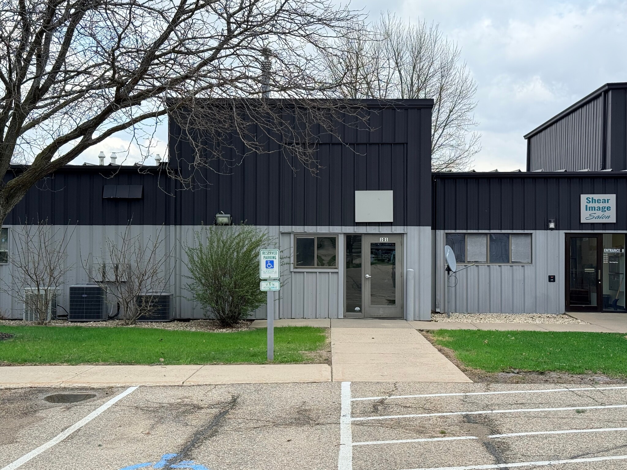 1001 Arboretum Dr, Waunakee, WI à louer Photo du bâtiment- Image 1 de 8