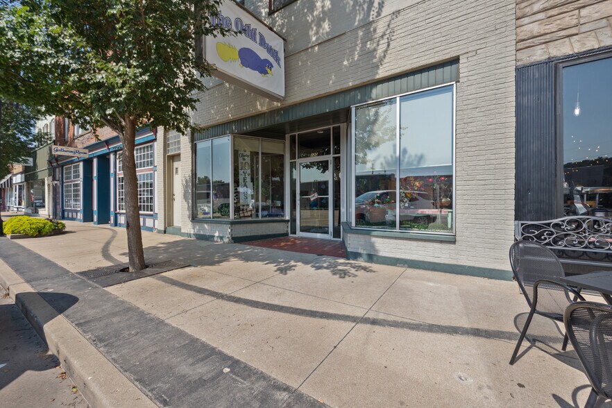 120 N Main St, De Soto, MO à vendre - Photo du bâtiment - Image 2 de 27