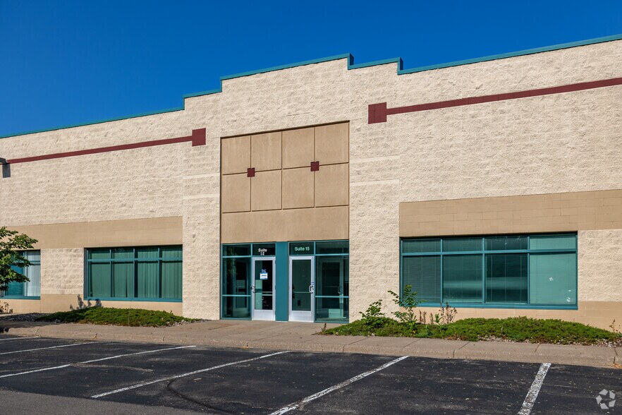 7700 N 68th Ave, Minneapolis, MN à louer - Photo du bâtiment - Image 3 de 6
