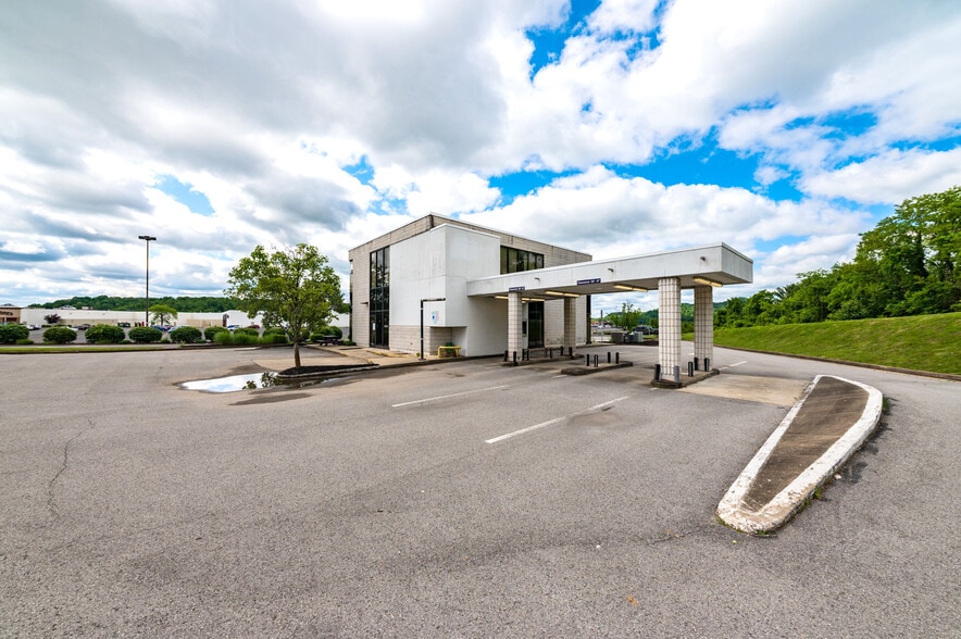 2015 Meadowbrook Mall Rd, Bridgeport, WV for lease - Building Photo - Image 1 of 14