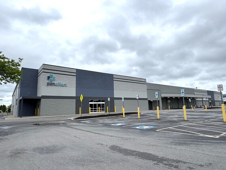 3780 W Ridge Rd, Rochester, NY à louer - Photo du bâtiment - Image 1 de 15