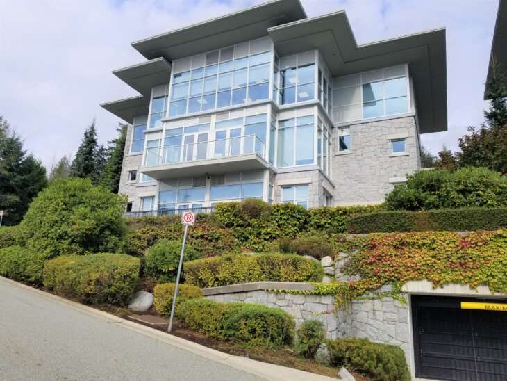 2240 Chippendale Rd, West Vancouver, BC à louer - Photo principale - Image 1 de 1