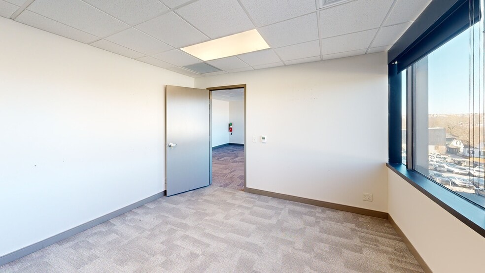 112 W Center St, Fayetteville, AR for sale - Matterport 3D Scan - Image 3 of 34