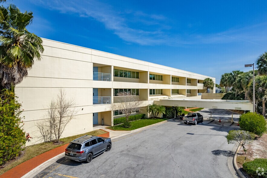 498 Palm Springs Dr, Altamonte Springs, FL à louer - Photo du bâtiment - Image 2 de 12
