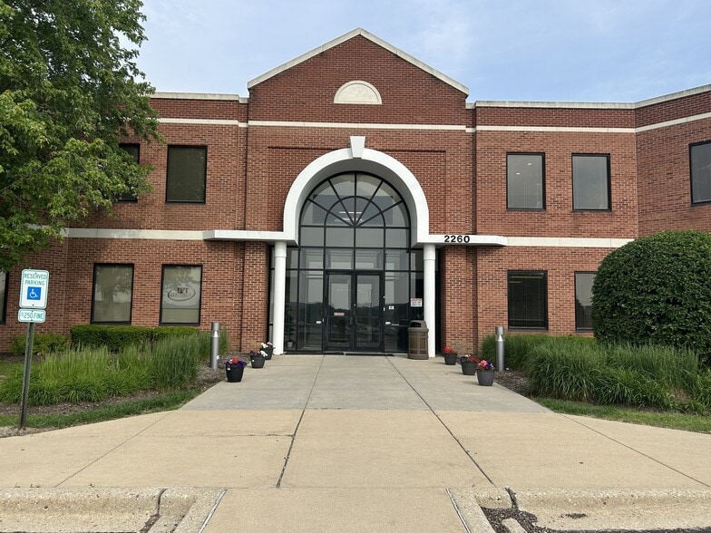 2260 W Higgins Rd, Hoffman Estates, IL for lease - Building Photo - Image 2 of 7