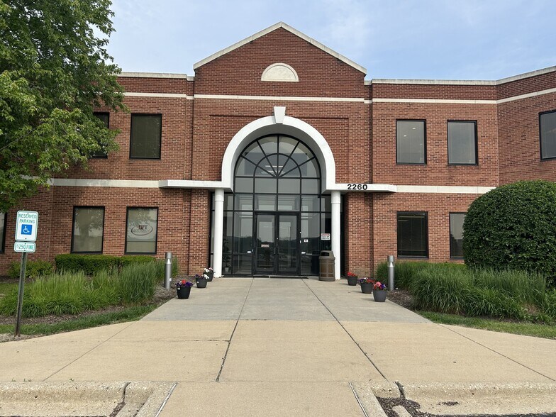 2260 W Higgins Rd, Hoffman Estates, IL à louer - Photo du bâtiment - Image 2 de 7