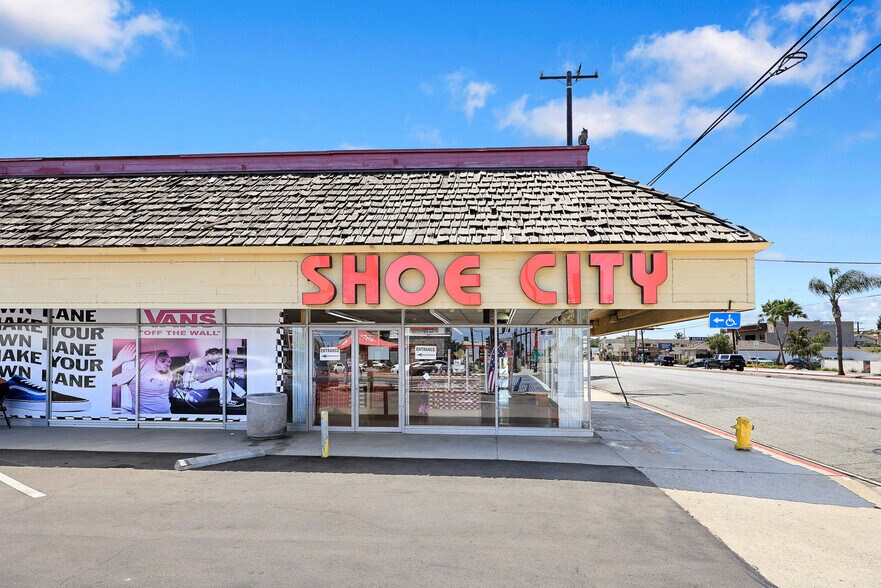 17401-17429 Bellflower Blvd, Bellflower, CA for lease - Building Photo - Image 2 of 15