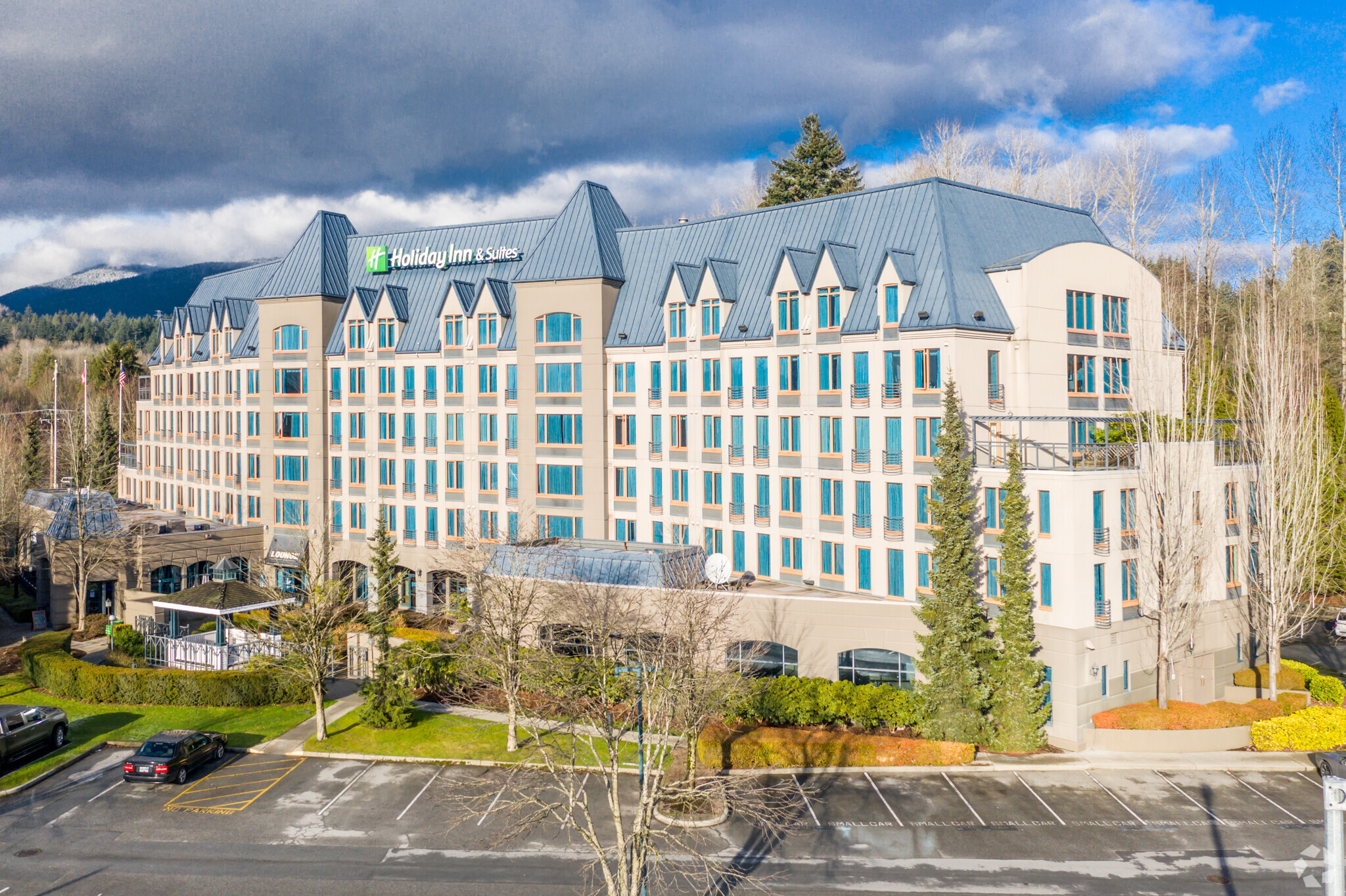 700 Old Lillooet Rd, North Vancouver, BC à louer Photo principale- Image 1 de 6