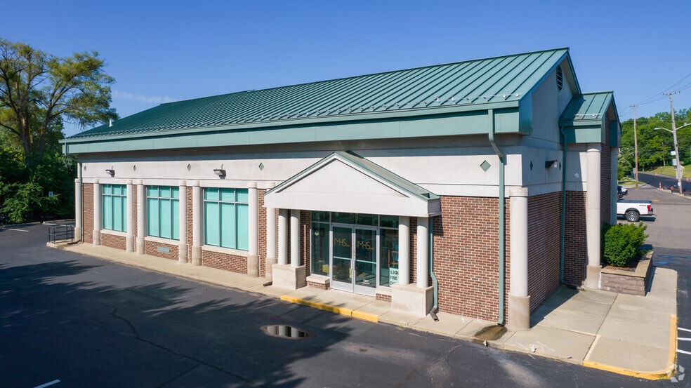 35 W Long Lake Rd, Bloomfield Hills, MI for lease - Building Photo - Image 1 of 13
