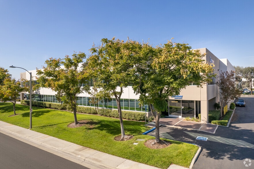 3 Goodyear, Irvine, CA à louer - Photo du bâtiment - Image 3 de 7