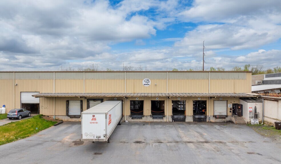 18 Railroad St, Royersford, PA à vendre - Photo du bâtiment - Image 2 de 4