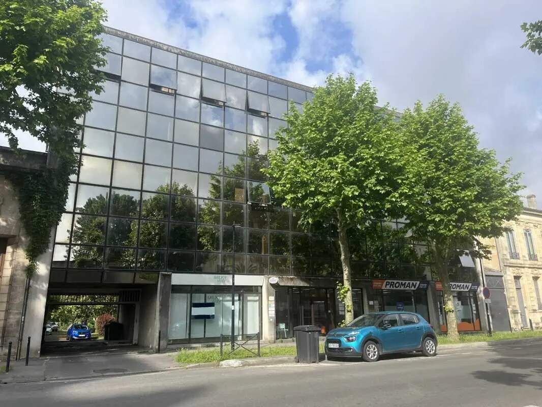 Office in Bordeaux for lease Building Photo- Image 1 of 10