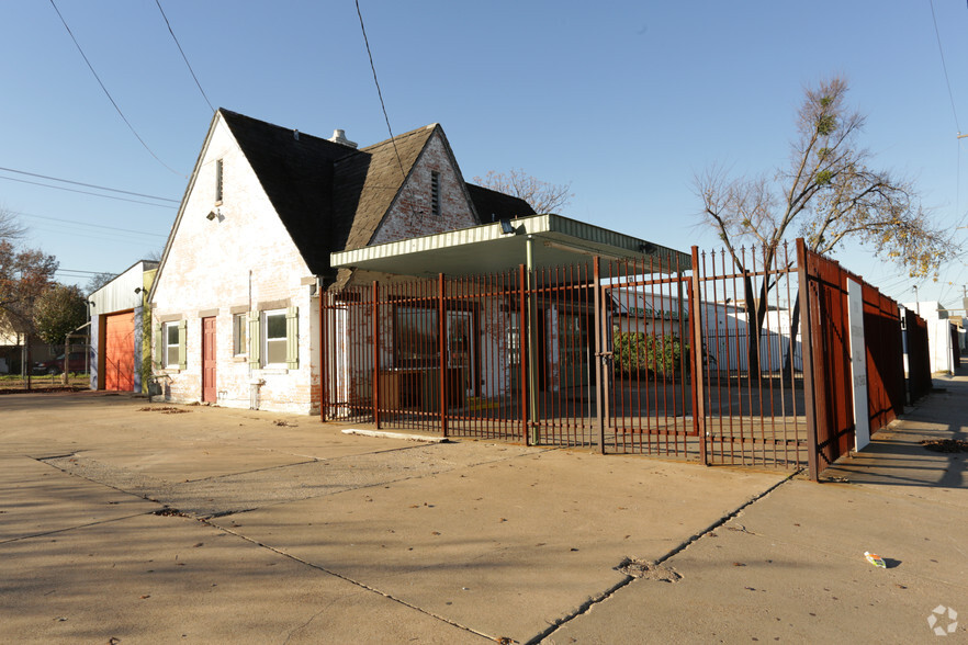 700 W Davis St, Dallas, TX à vendre - Photo principale - Image 1 de 1