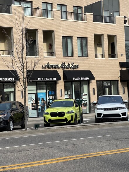 856 N Old Woodward Ave, Birmingham, MI à louer - Photo du bâtiment - Image 2 de 14