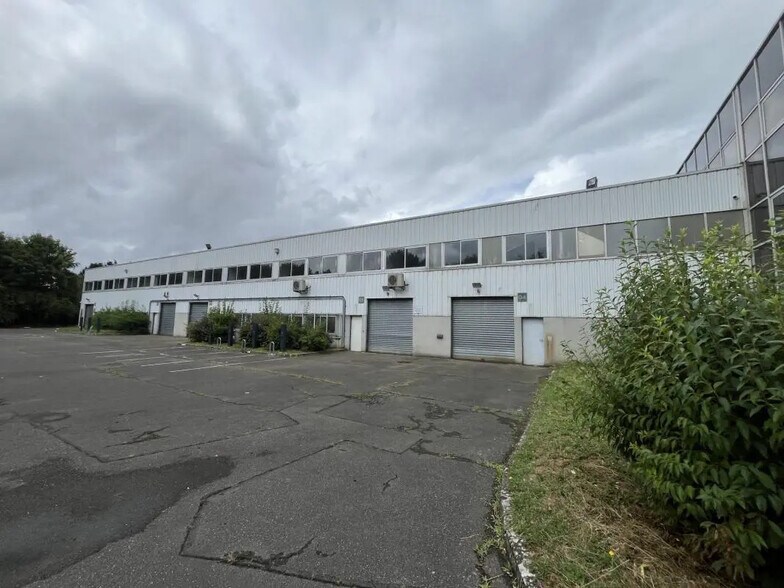 Industriel dans Buc à louer - Photo du bâtiment - Image 3 de 6