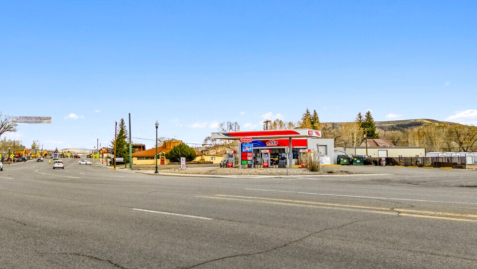 821 W Tomichi Ave, Gunnison, CO à vendre - Photo du bâtiment - Image 2 de 4