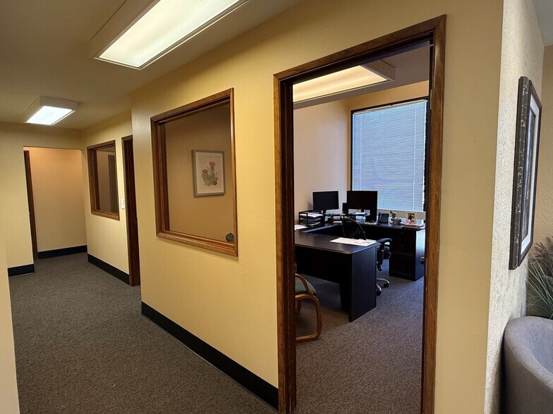 582 NW Van Buren Ave, Corvallis, OR for lease - Building Photo - Image 3 of 8