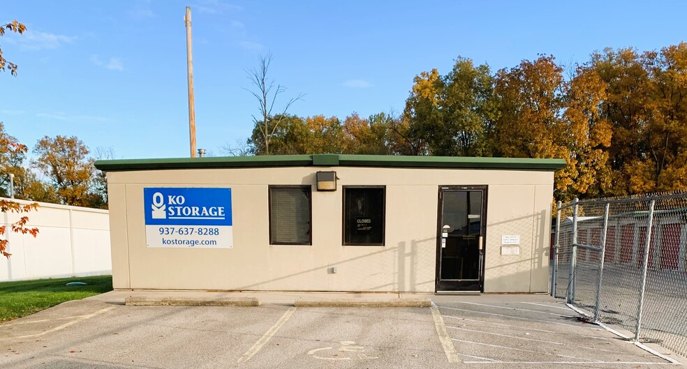4395 Lisa Dr, Tipp City, OH for lease - Building Photo - Image 1 of 3