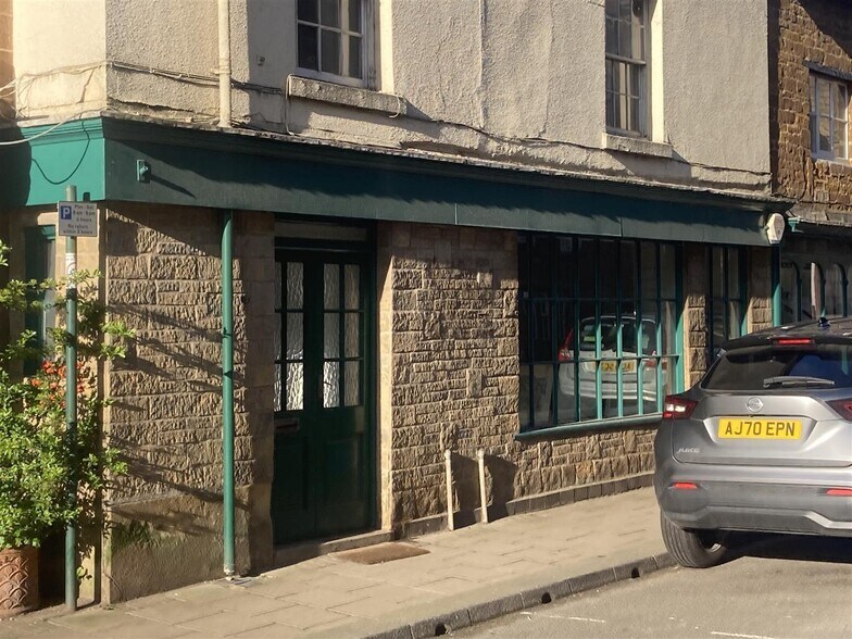 9 High St W, Oakham à louer - Photo du bâtiment - Image 2 de 9