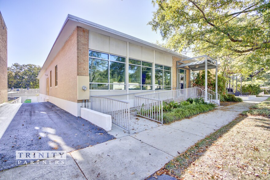 2422 Devine St, Columbia, SC for lease - Building Photo - Image 1 of 7