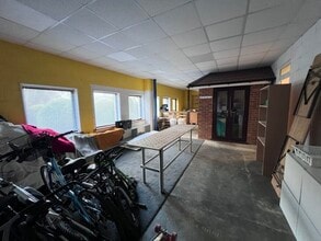 17-18 Riverside Park, Wimborne for lease Interior Photo- Image 2 of 8