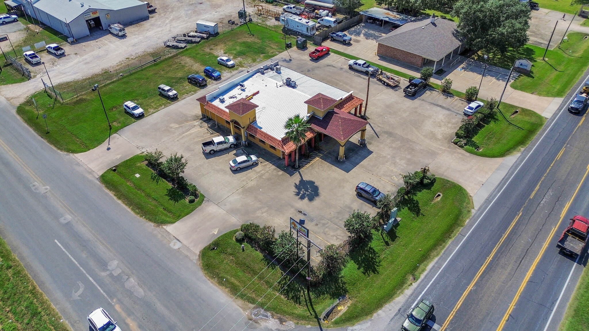 901 W Clayton St, Dayton, TX for lease Primary Photo- Image 1 of 13